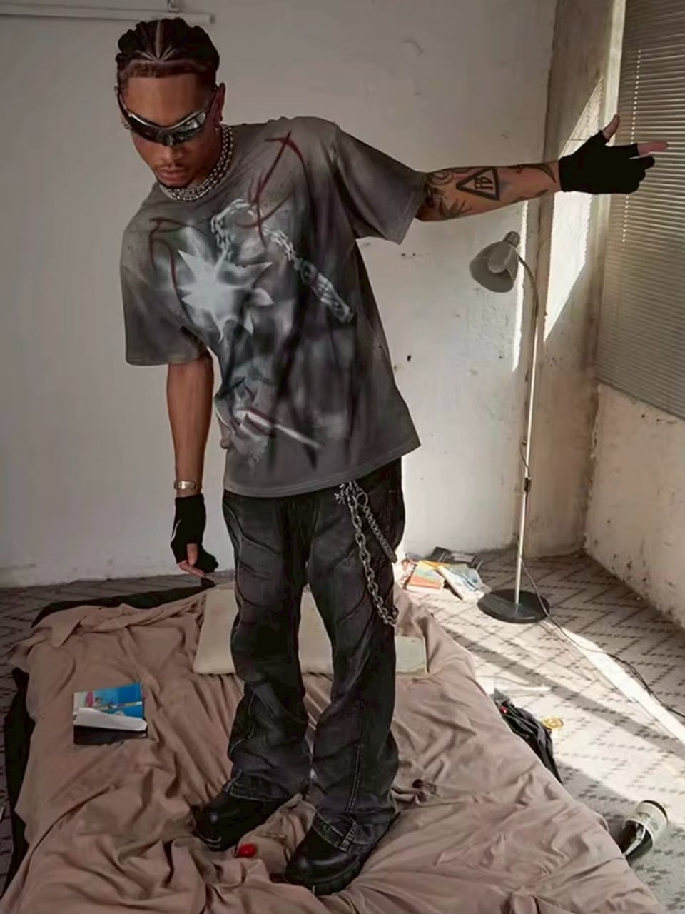 【DND4DES】SCRATCH MARKS DISTRESSED FLARED JEANS