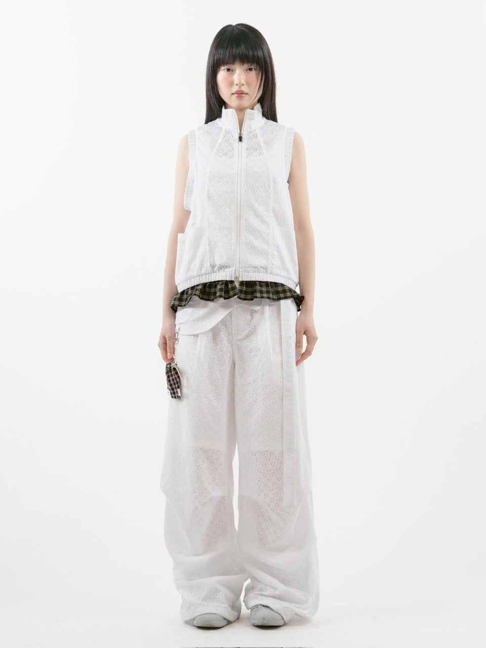 【TUOMIO】EYELET FRILL VEST / 【トゥオミオ】アイレットフリルベスト