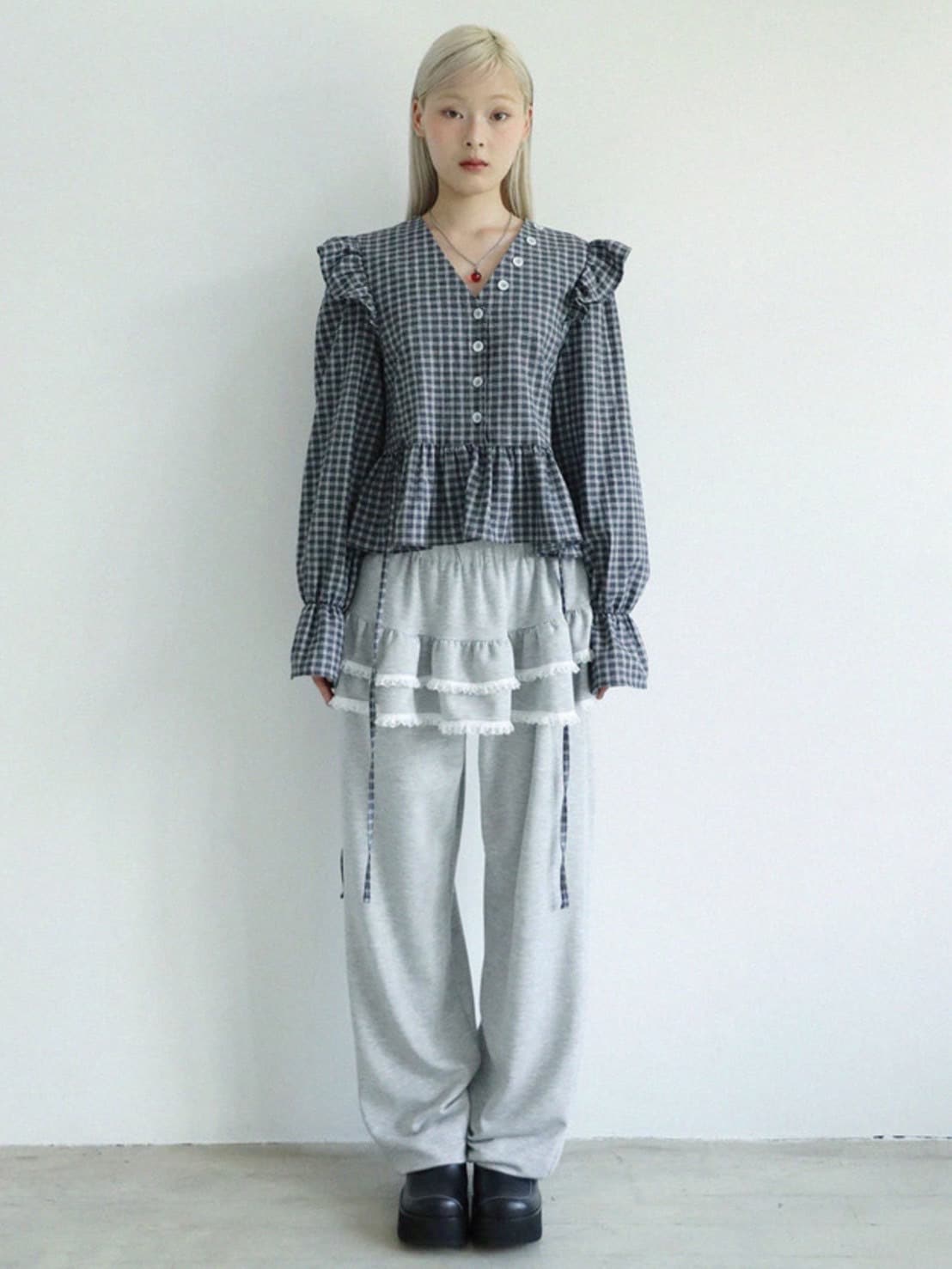 12/21 20:00 再販【Uglyshadow】BUTTON CHECK FRILL BLOUSE