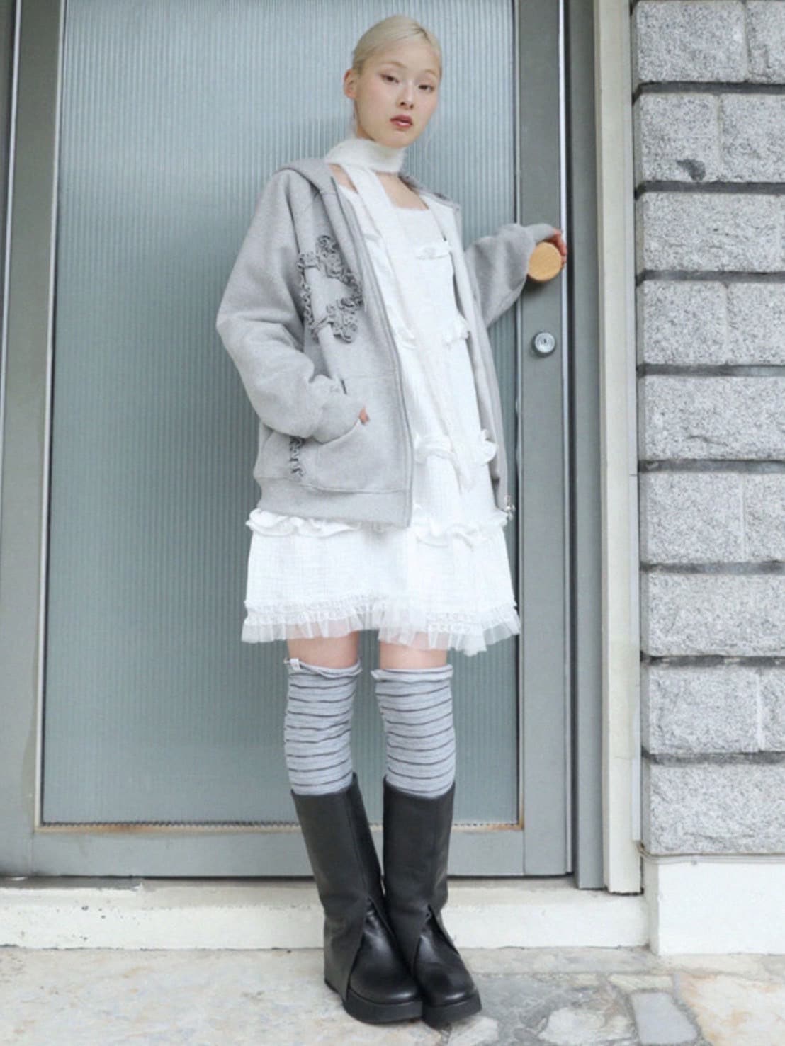 12/21 20:00 再販【Uglyshadow】SCARF ROUND T-SHIRT