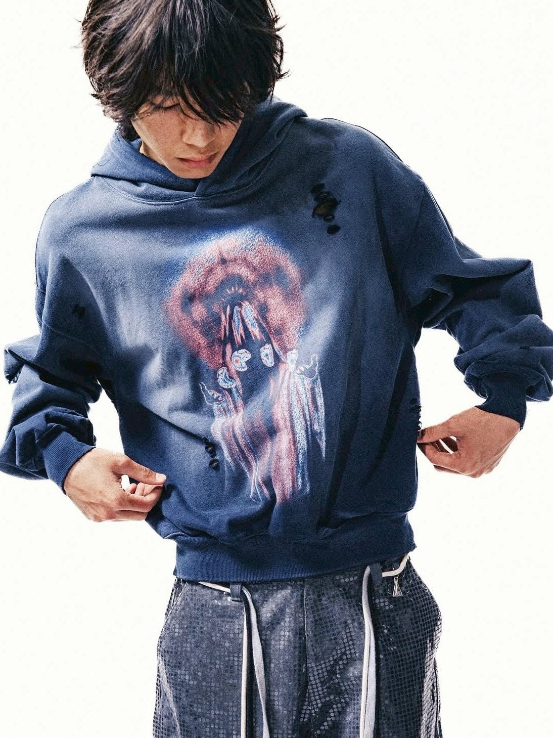 【The Boy Has No Patience】Knife-Cut Destruction Spray-Colored Sweatshirt / 【ザボーイハズノーペーシェンス】グラフィックスプレーカラープルオーバーパーカー