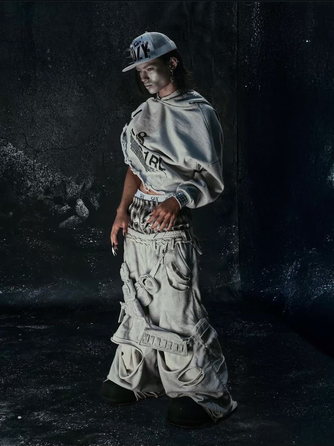 【Cozy world Wide】"BBY TECHBOI" MULTI POCKET SWEATPANTS / 【コージーワールドワイド】ポケットベルとダメージハーフパンツ