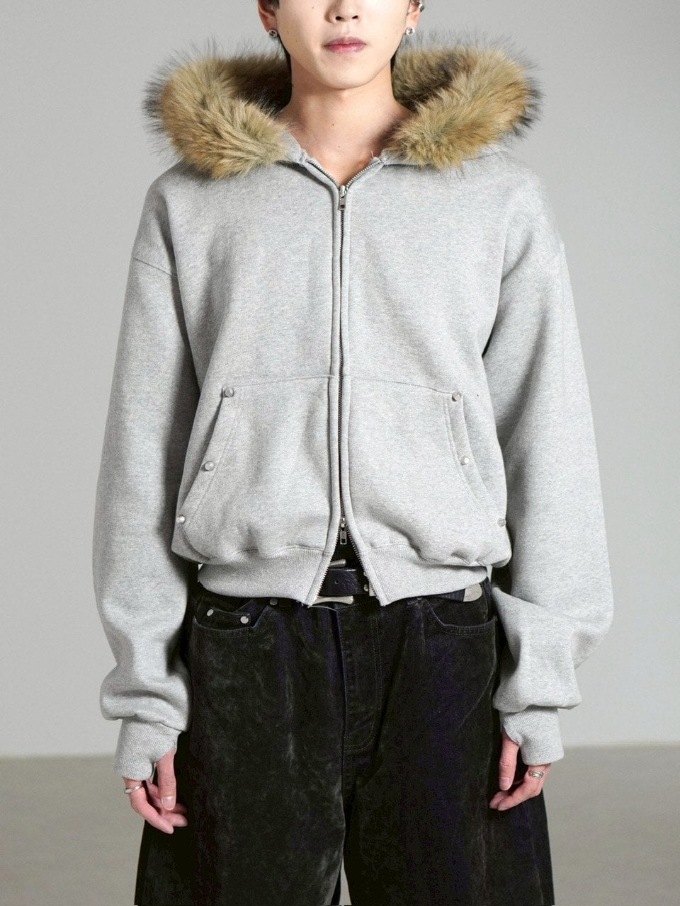 受注制【Chikashitsu +】cropped studs fur zip hoodie / 【チカシツプラス】クロップドスタッズファージップフーディー (2color)