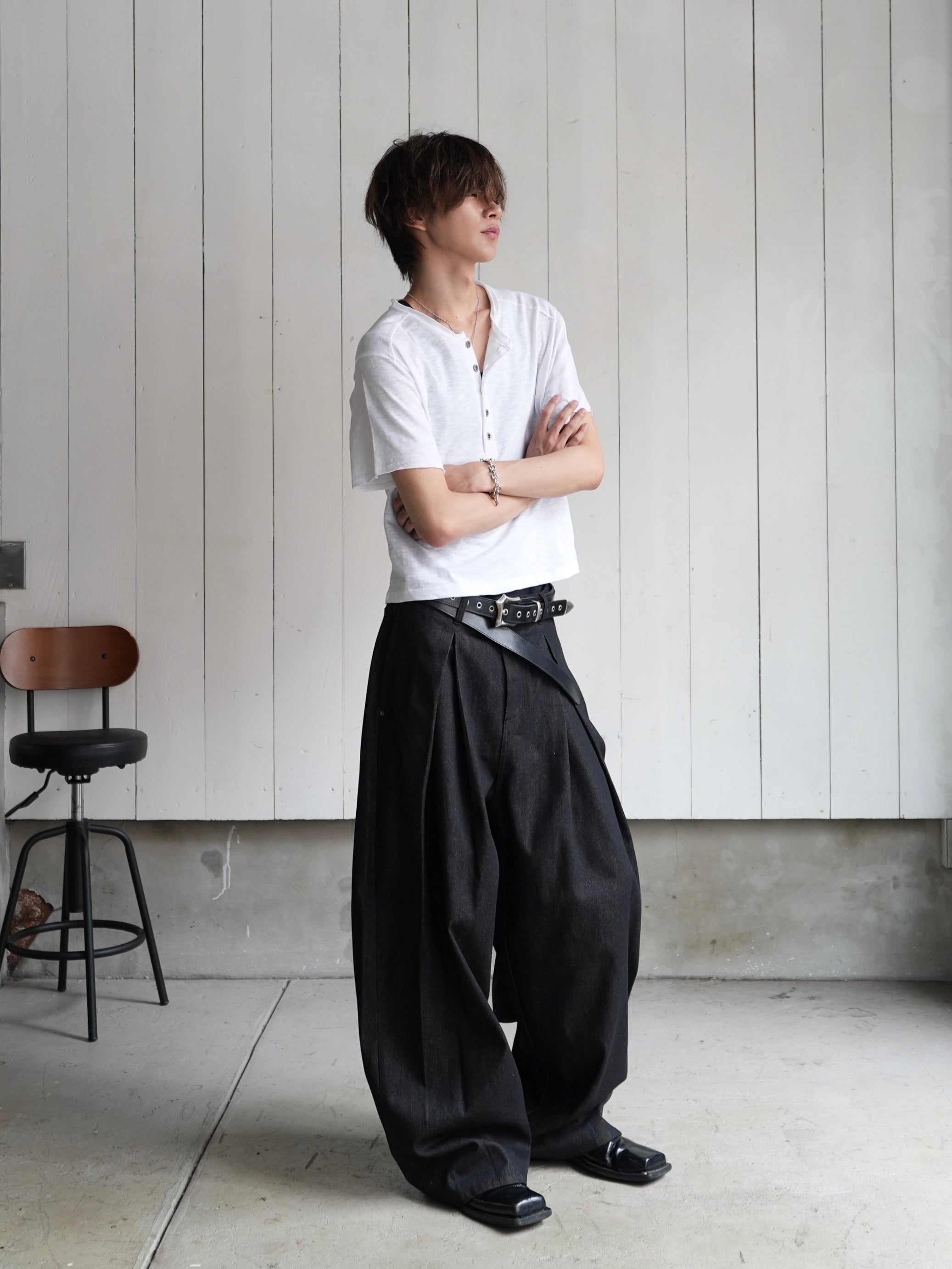 【CHIKASHITSU PLUS HIGH】Steel button short sleeve henley tee (2color)
