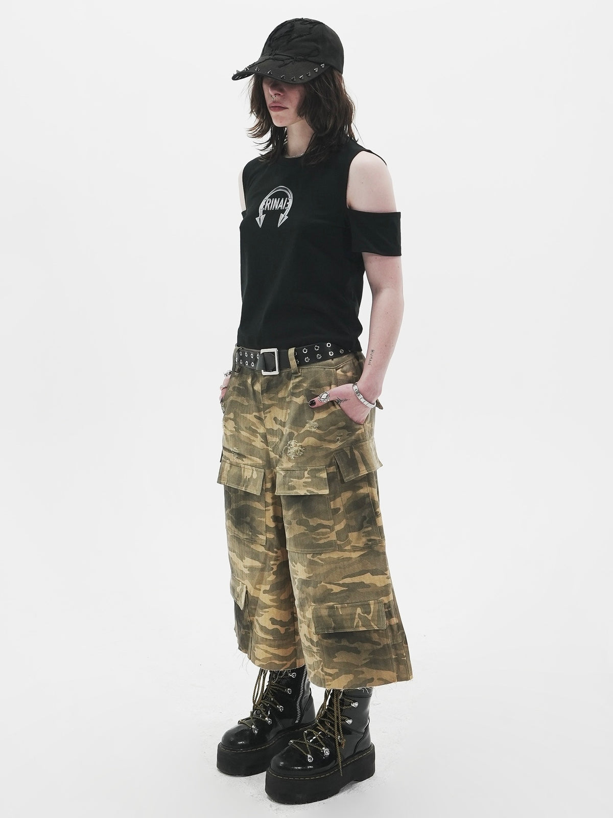 【E RIN AI E】DISTRESSED CAMO CARGO BERMUDA PANTS