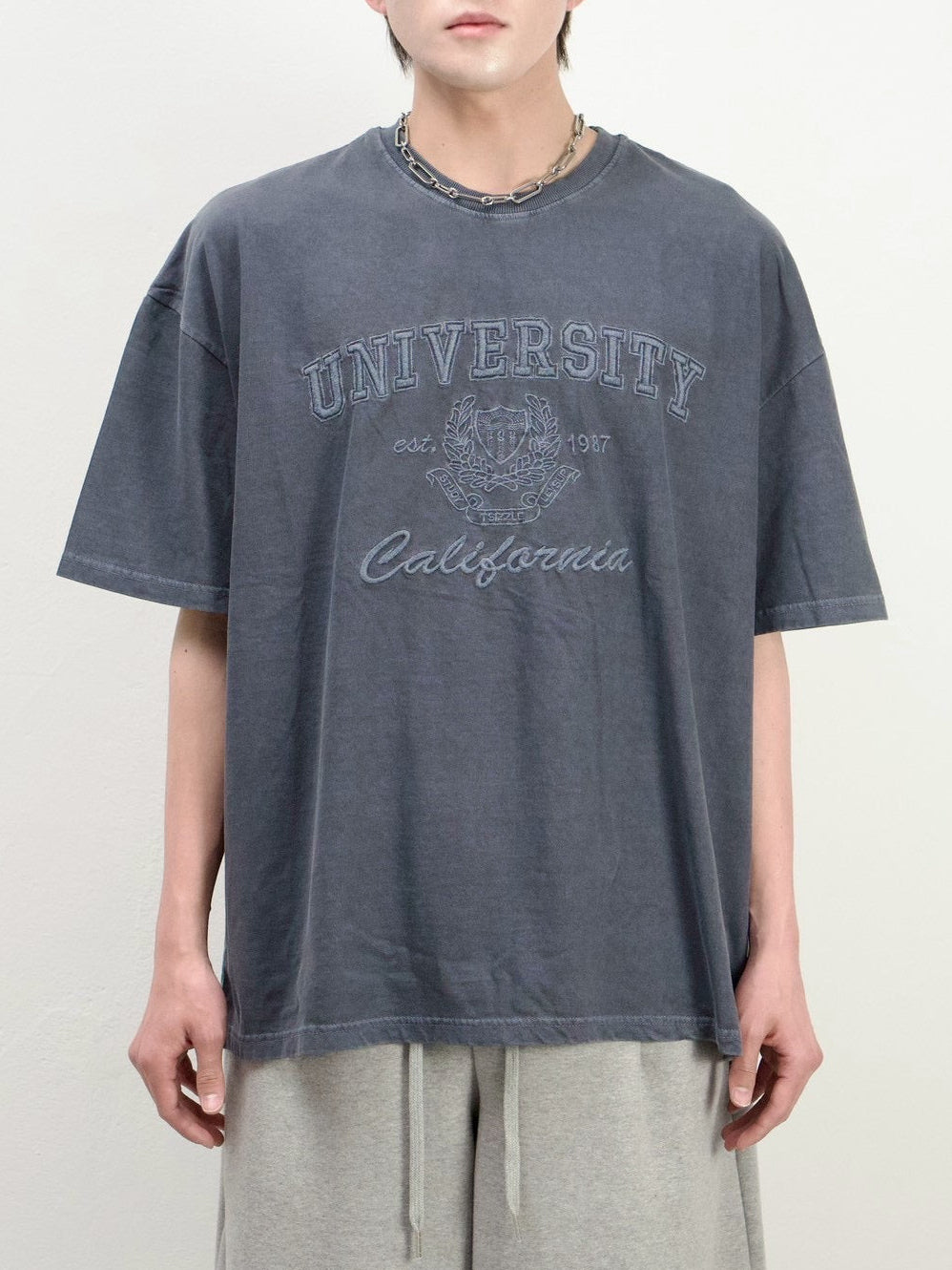 受注制【Chikashitsu +】pigment university t-shirt (3color)