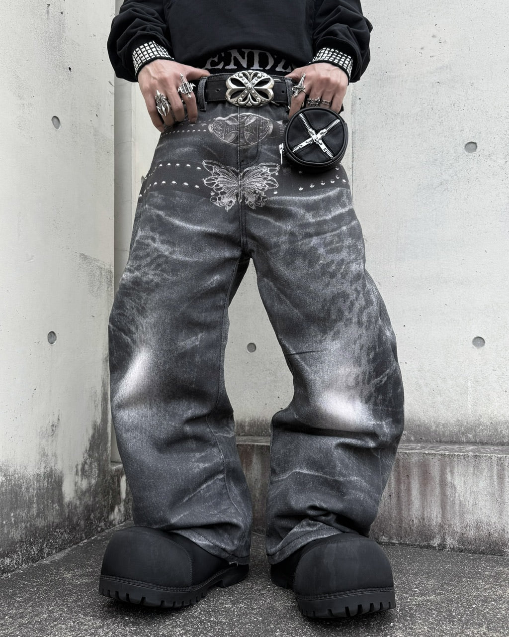国際配送【Never mind the XU】belt print wide curved denim Pants