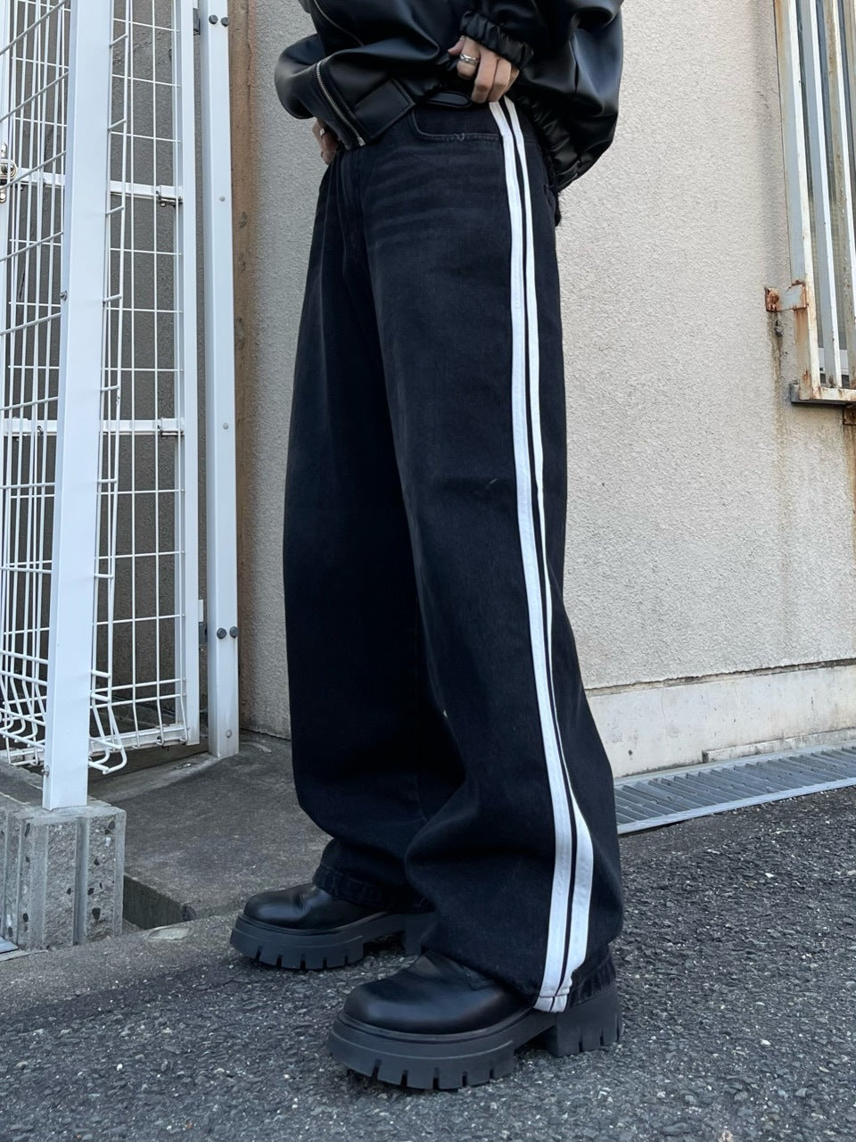 受注制【Chikashitsu +】oversized side line denim pants (2color)