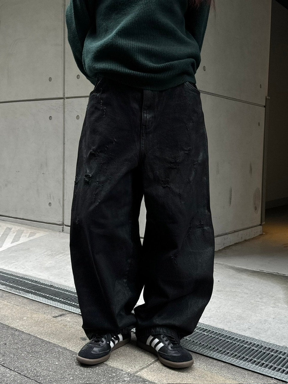 受注制【Chikashitsu +】coating damage wide denim pants – PRESSING