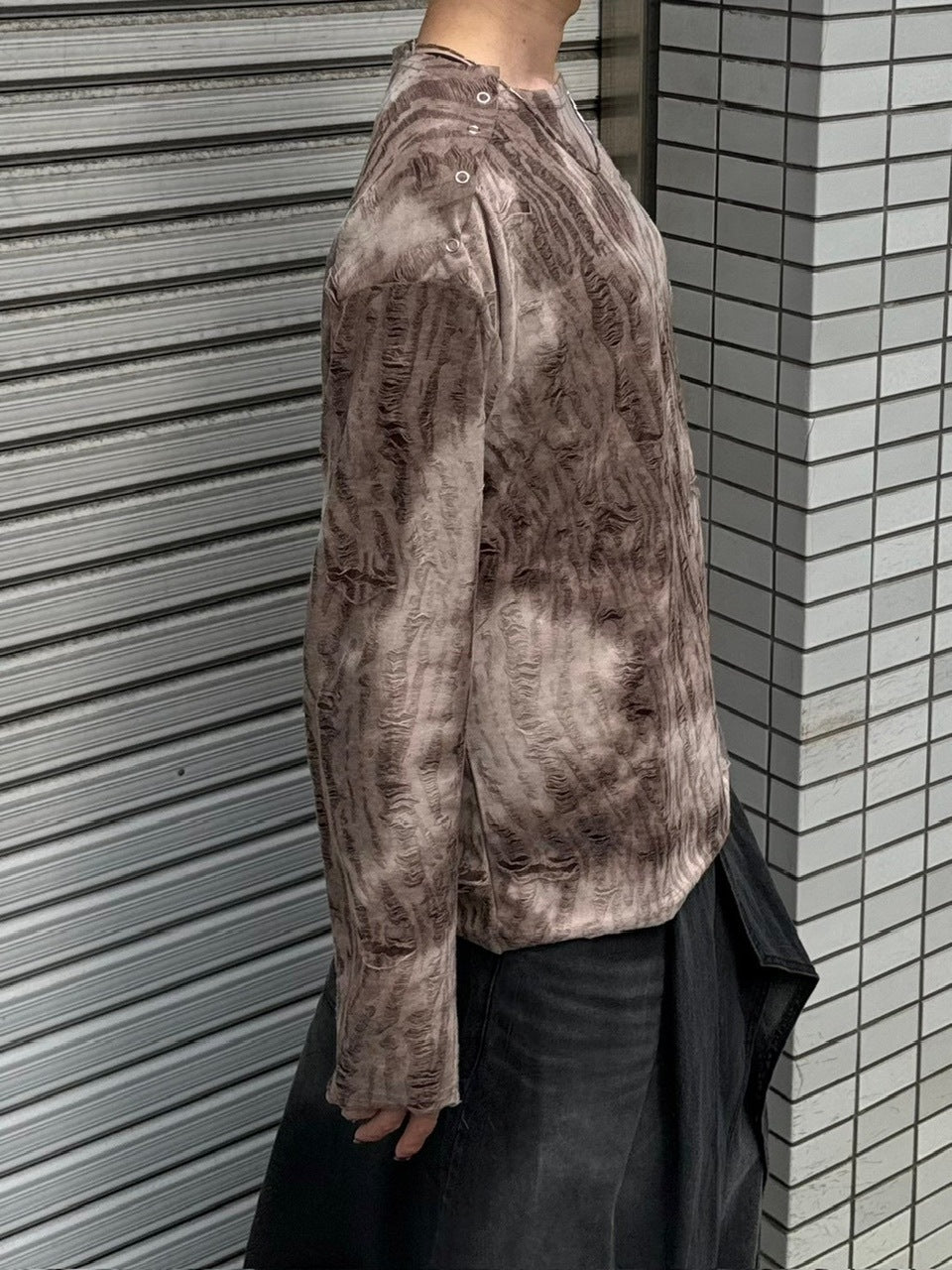 受注制【Chikashitsu +】shoulder button grunge knit (2color)