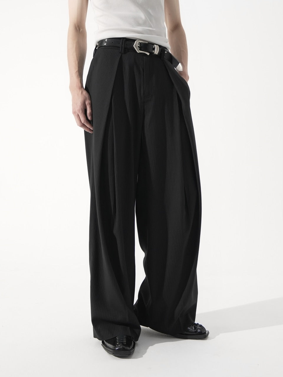 【CS】stripe cross tuck drape slacks (black)