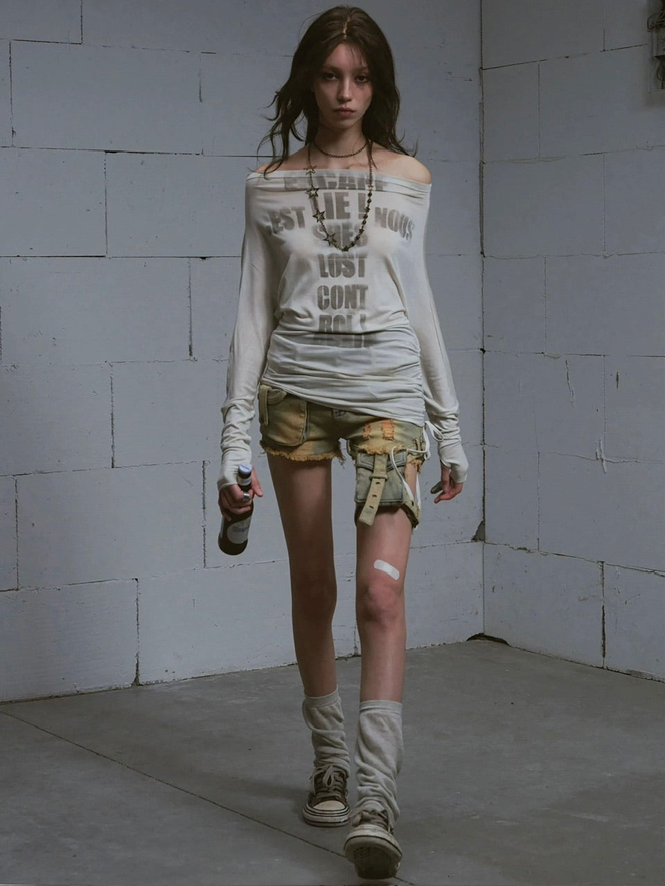 【Cest Nous】Doodle-printed batwing sleeve top / 【セヌー】オフショルダープリント長袖トップス