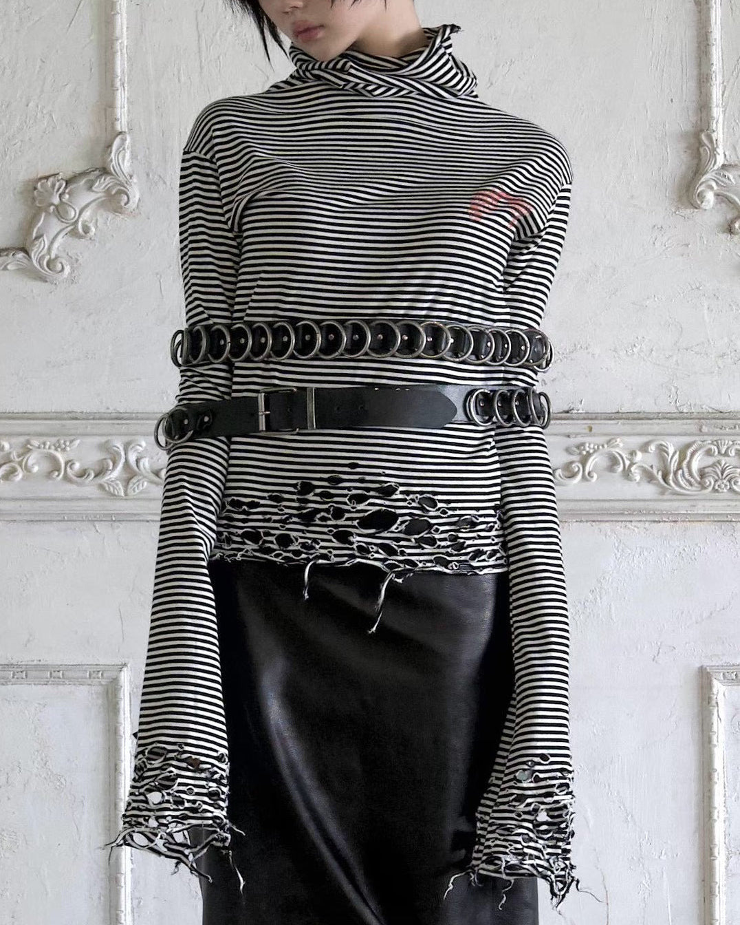 【YIKAI LABORATORY】GHOST FREQUENCY DISTRESSED TURTLENECK