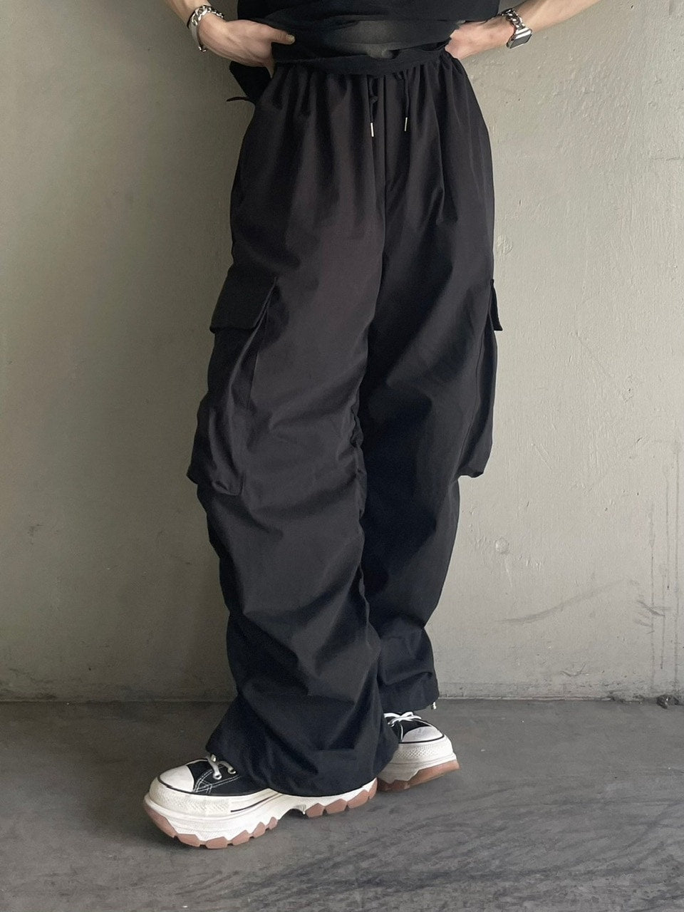 受注制【Chikashitsu +】oversized gather cargo pants (3color)