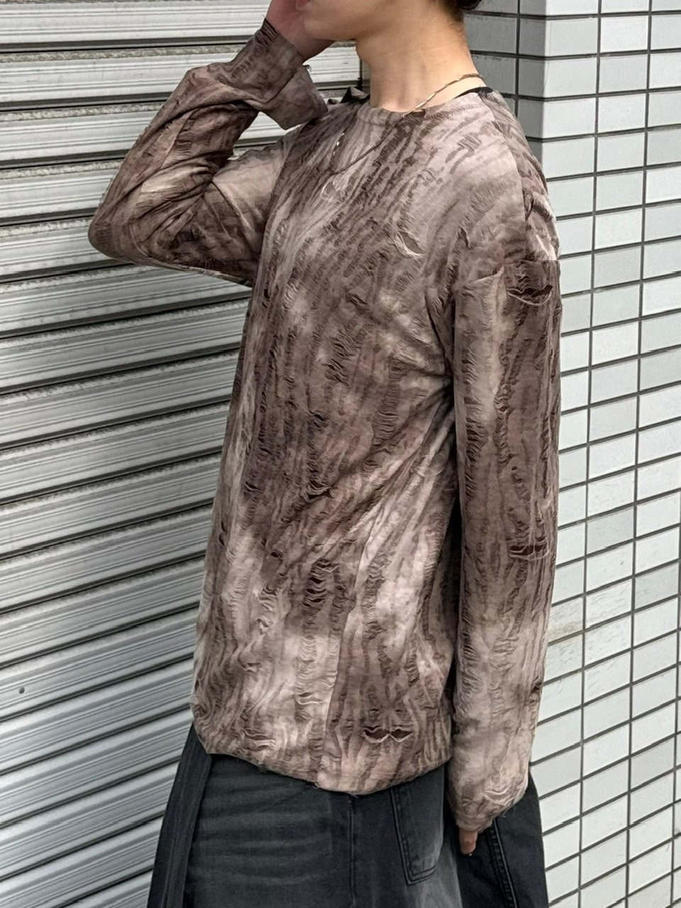 受注制【Chikashitsu +】shoulder button grunge knit (2color)