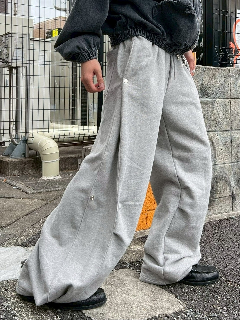 受注制【Chikashitsu +】side snap button sweat pants (2color)