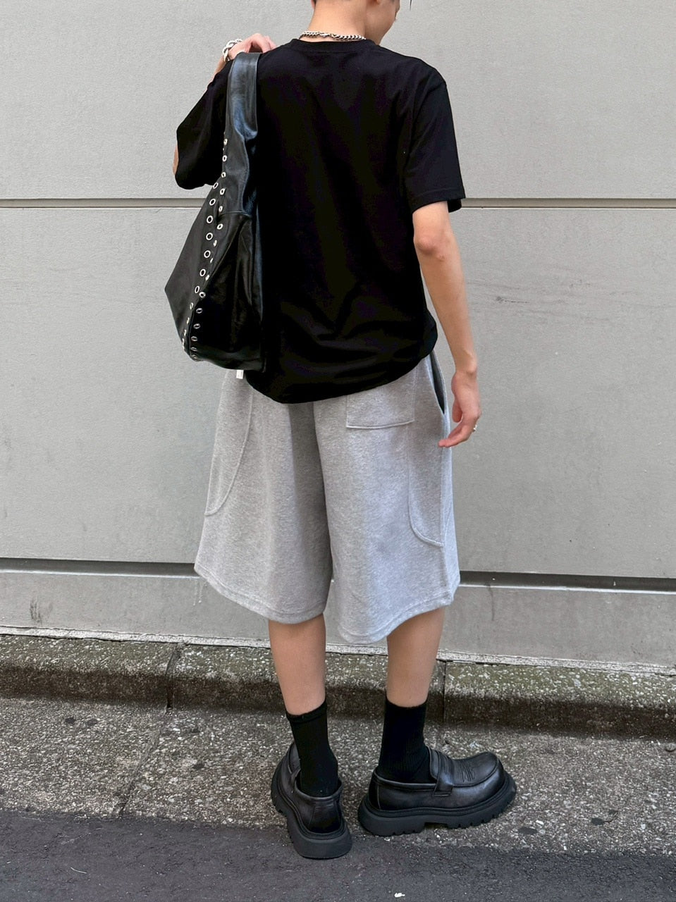 【Chikashitsu +】stitch bermuda sweat pants (2color) / 【チカシツプラス】スティッチバミューダハーフスウェットパンツ