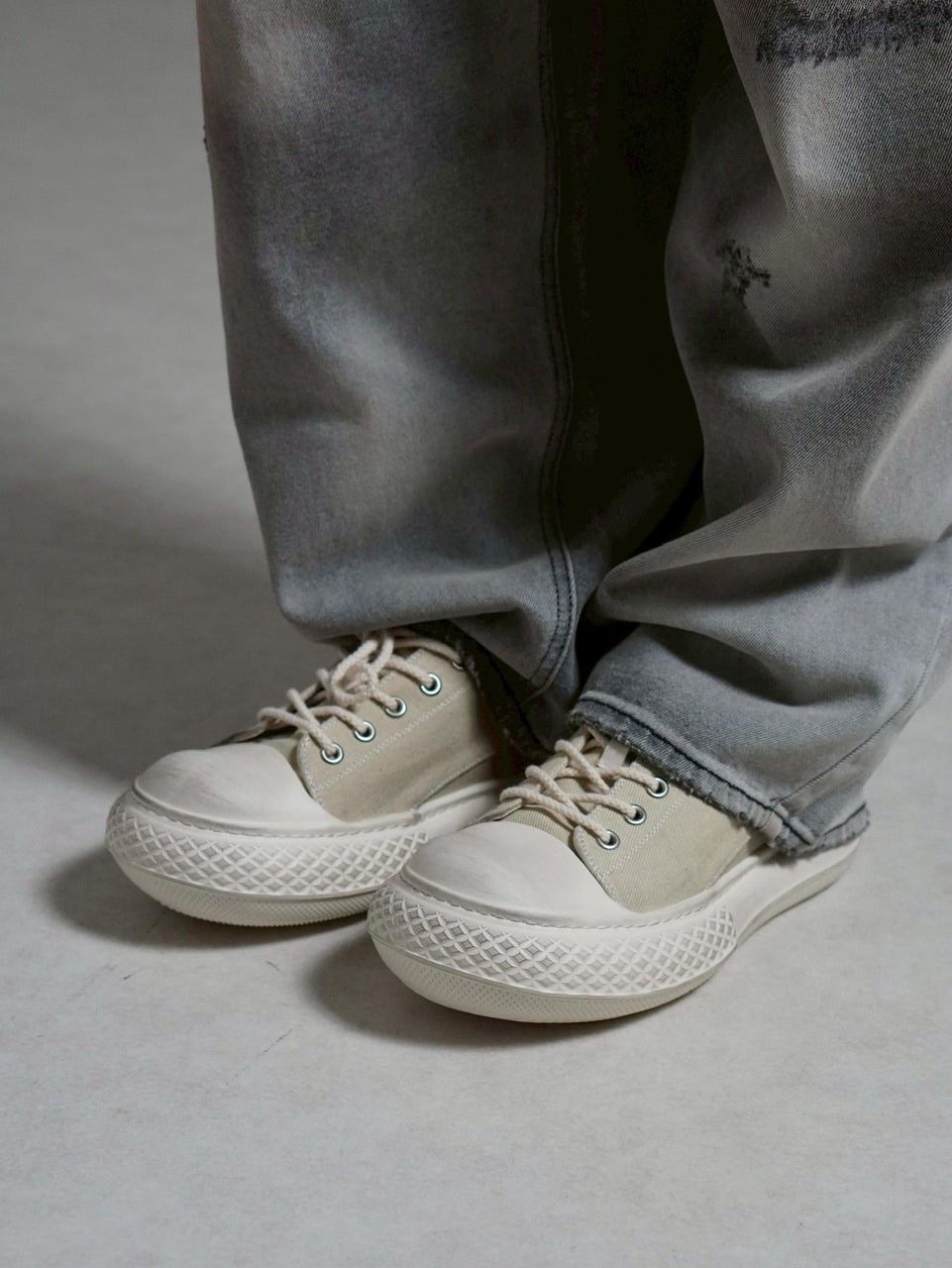 受注制【Chikashitsu +】volume toe canvas sneaker (2color)