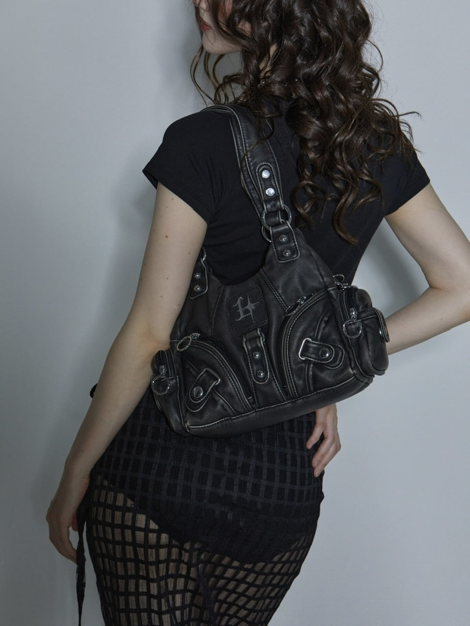 【GATELESS】HEART GRAPHIC PRINT CROPPED T-SHIRT / 【ゲートレス】ハートグラフィックプリントクロップド半袖Tシャツ