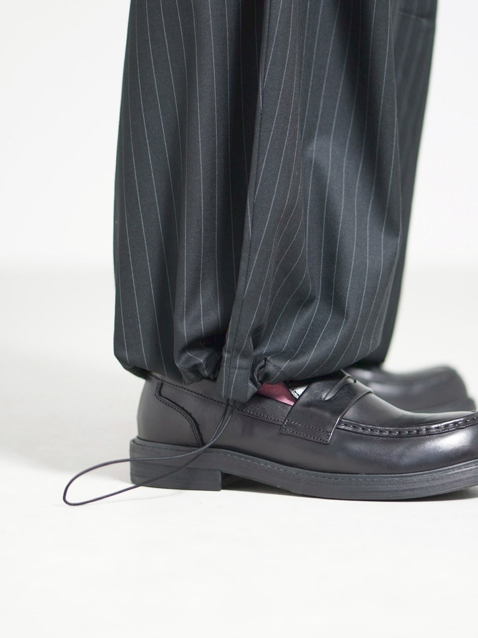 受注制【Chikashitsu +】draw cord stripe wide slacks / 【チカシツプラス】ドローコードストライプワイドスラックス (2color)