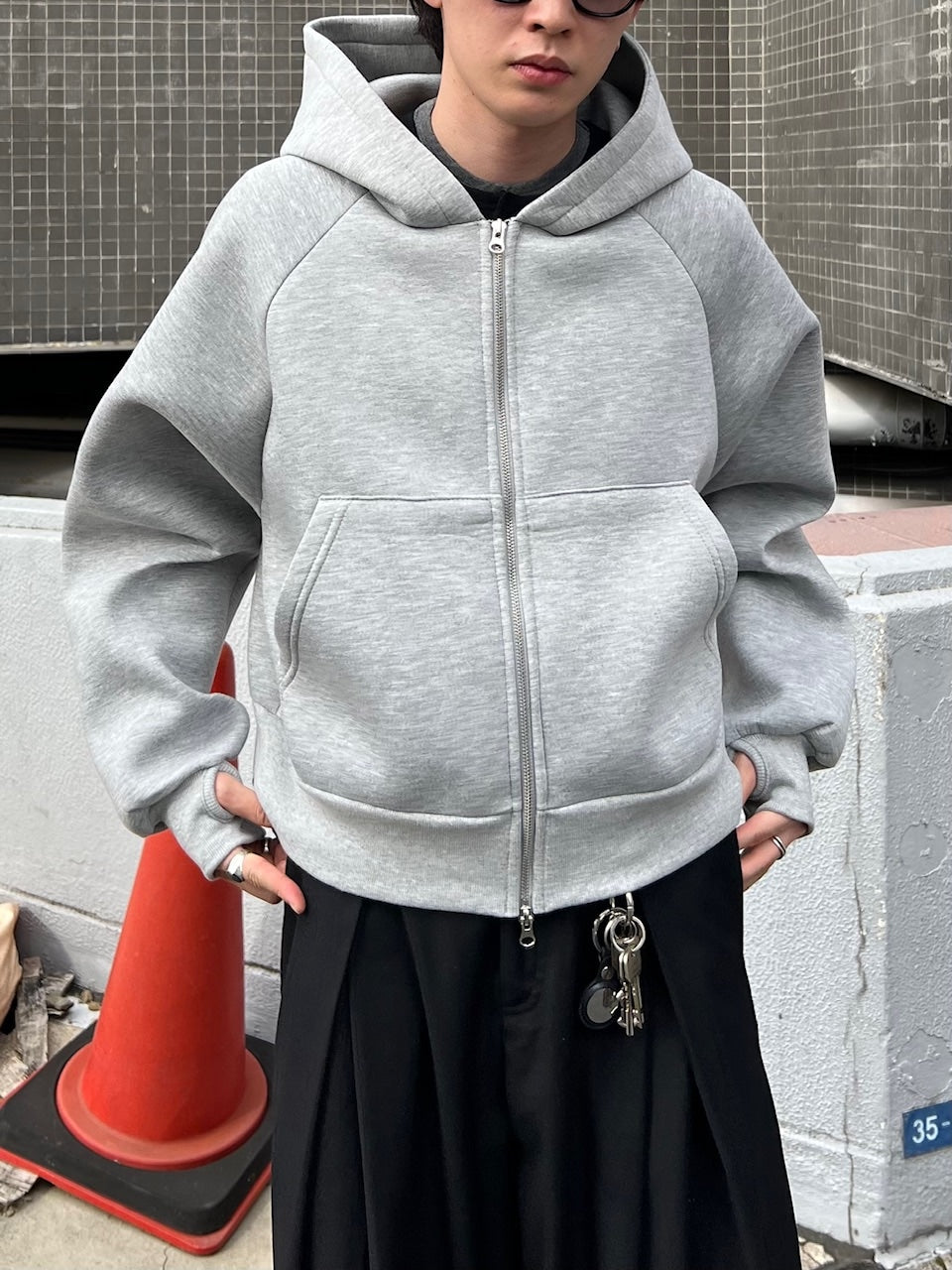 東京店WEB限定受注制【Chikashitsu +】cropped zip hoodie / 【チカシツプラス】クロップドジップフーディー (2color)
