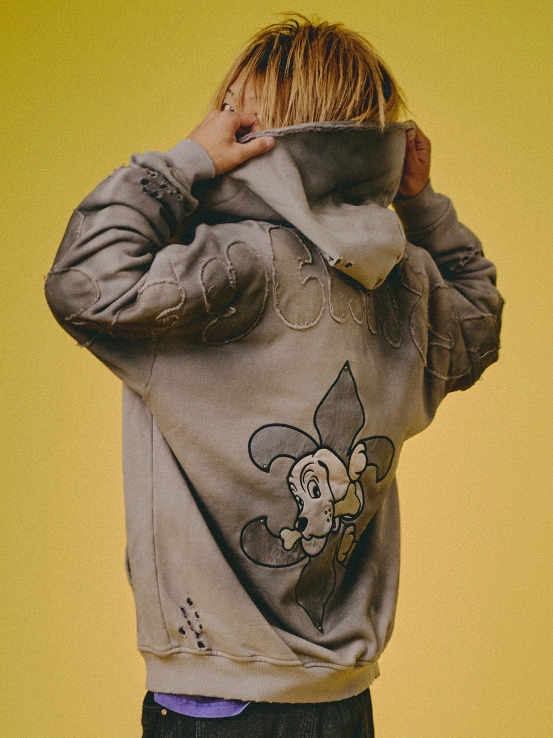 【GALFY】ぼろぼろロゴ百合の紋パーカー