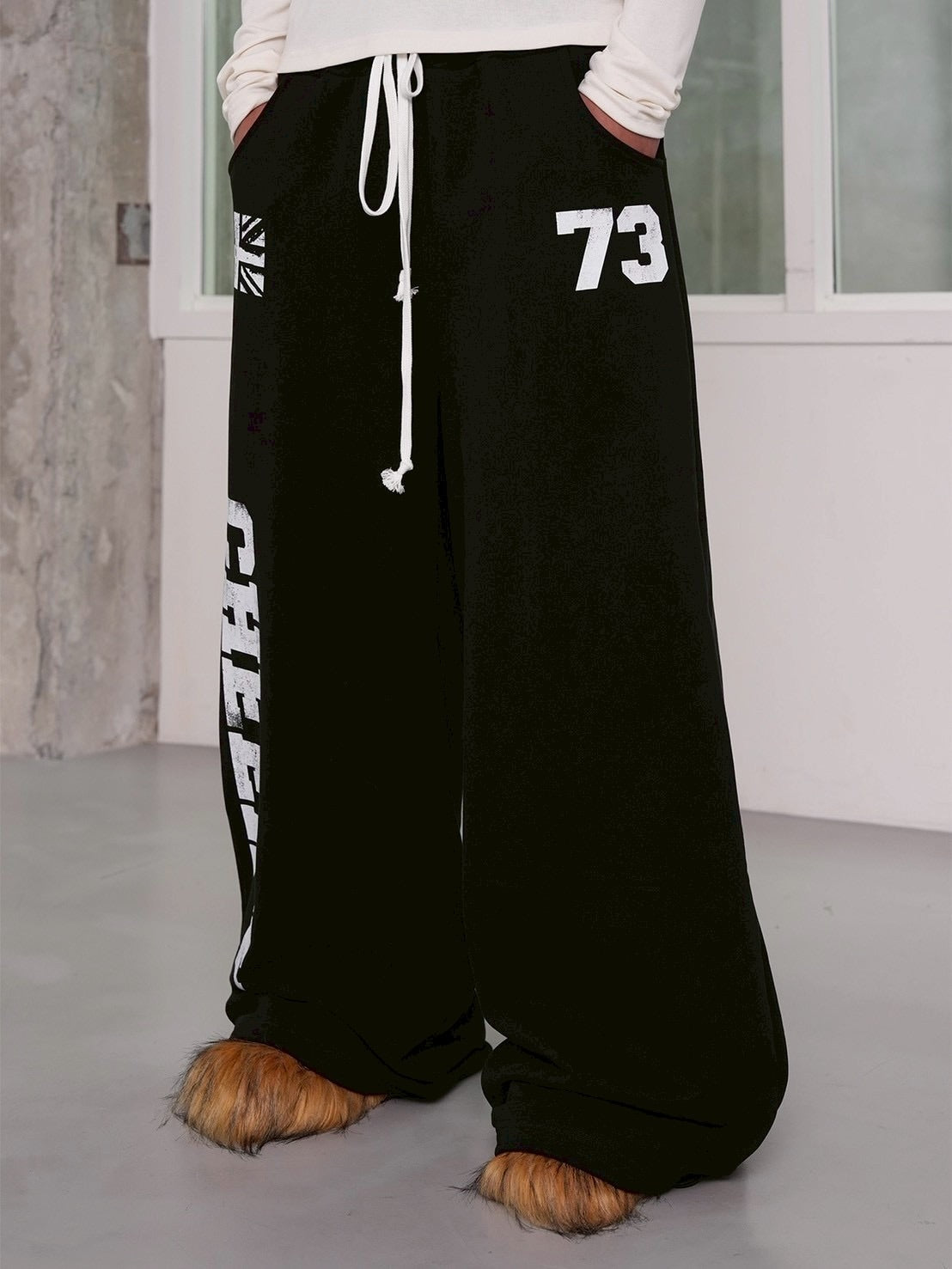 【ESC STUDIO】Lucky Cheeky sweat pants