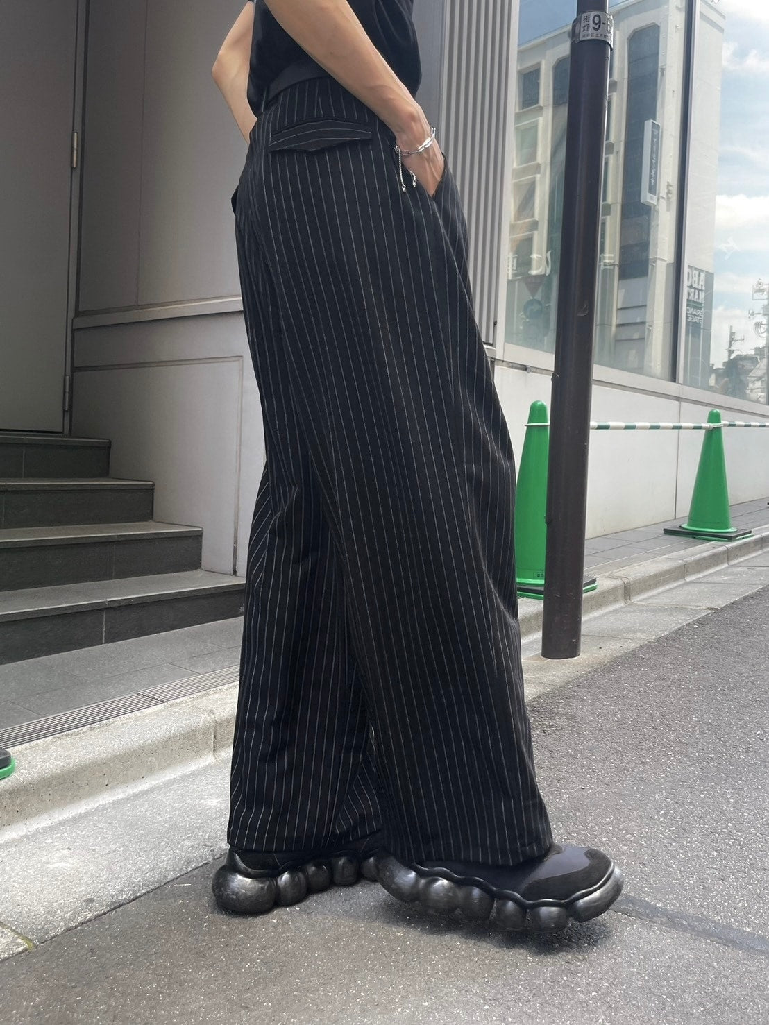 受注制【Chikashitsu +】stripe tuck slacks / 【チカシツプラス】ストライプボーダータックスラックス