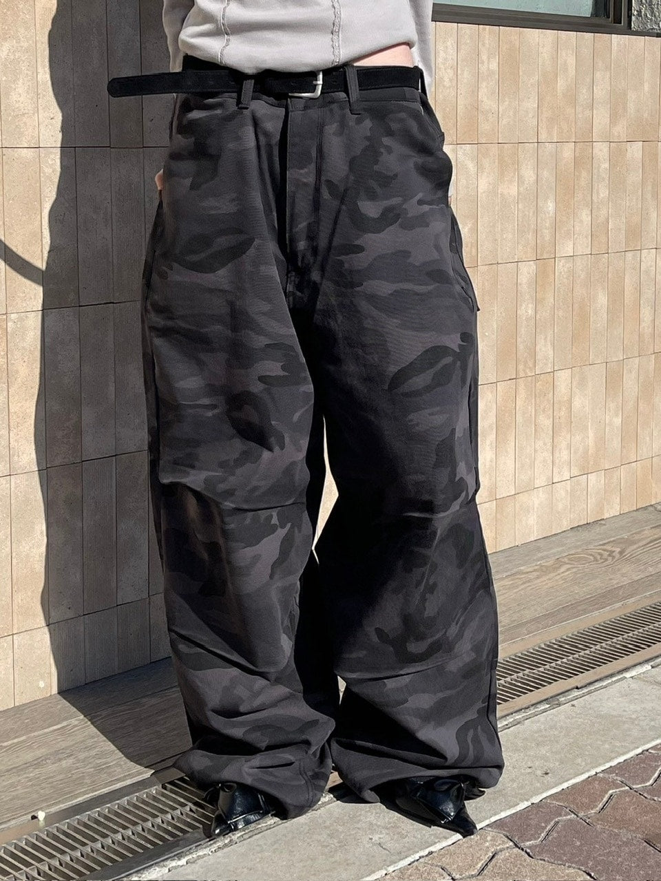 受注制【Chikashitsu +】snap button camouflage pants (2color) / 【チカシツプラス】スナップボタンカモフラージュワイドデニムパンツ