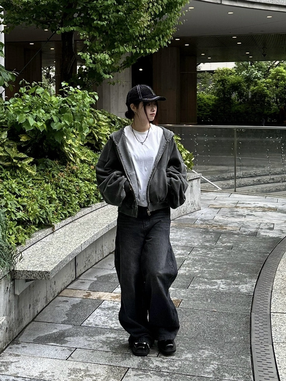 【Chikashitsu +】side wave design denim pants (BLACK)
