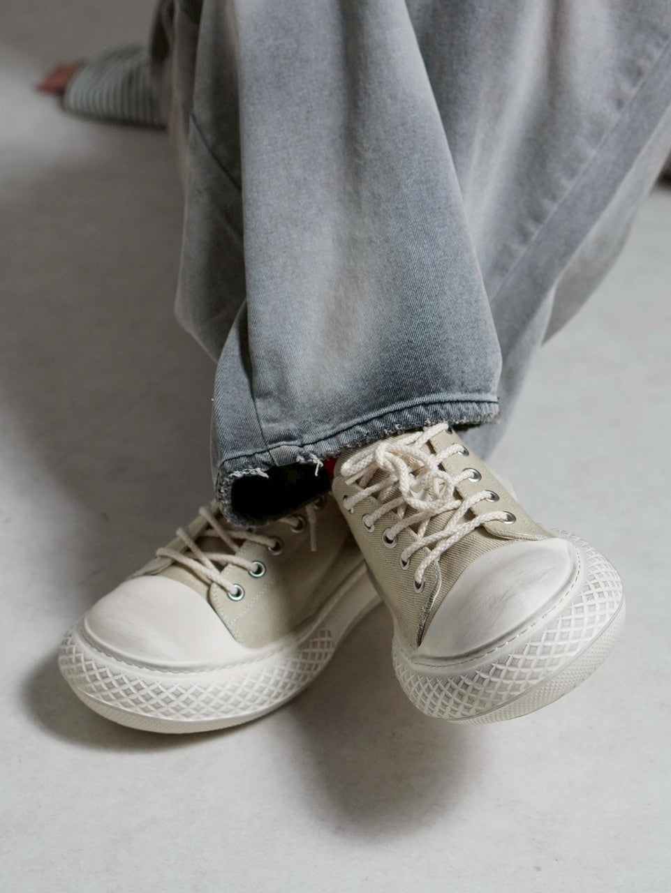 受注制【Chikashitsu +】volume toe canvas sneaker (2color)