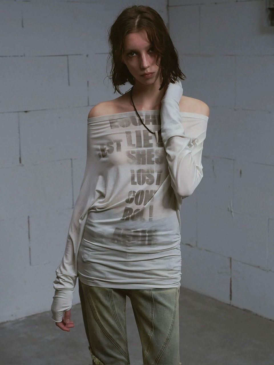 【Cest Nous】Doodle-printed batwing sleeve top / 【セヌー】オフショルダープリント長袖トップス