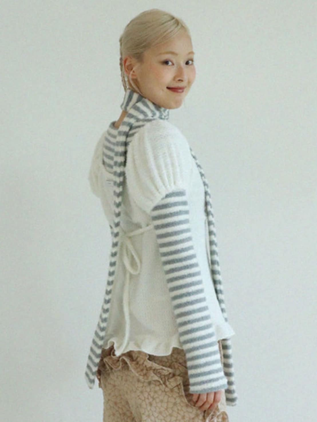 12/21 20:00 再販【Uglyshadow】SCARF ROUND T-SHIRT