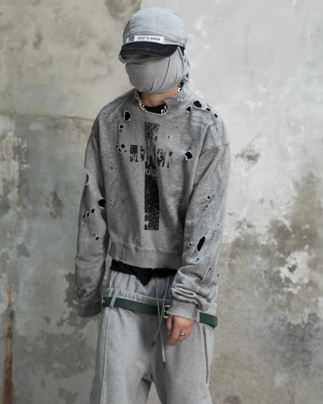 【roaringrad】Cross Damage Sweat Shirt