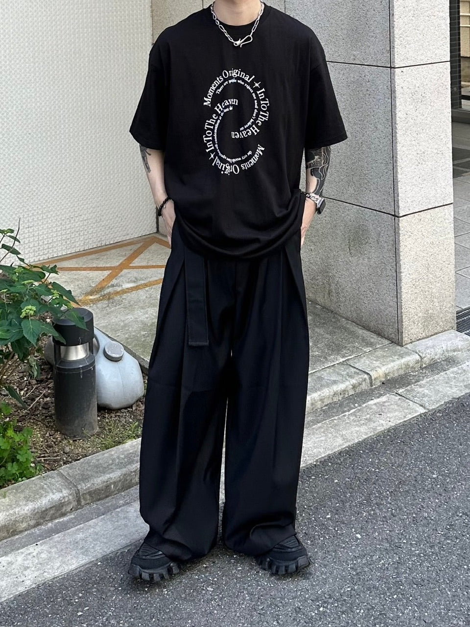 受注制【Chikashitsu +】logo graphic t-shirt 2 (3color) / 【チカシツプラス】グラフィックロゴプリント半袖Tシャツ