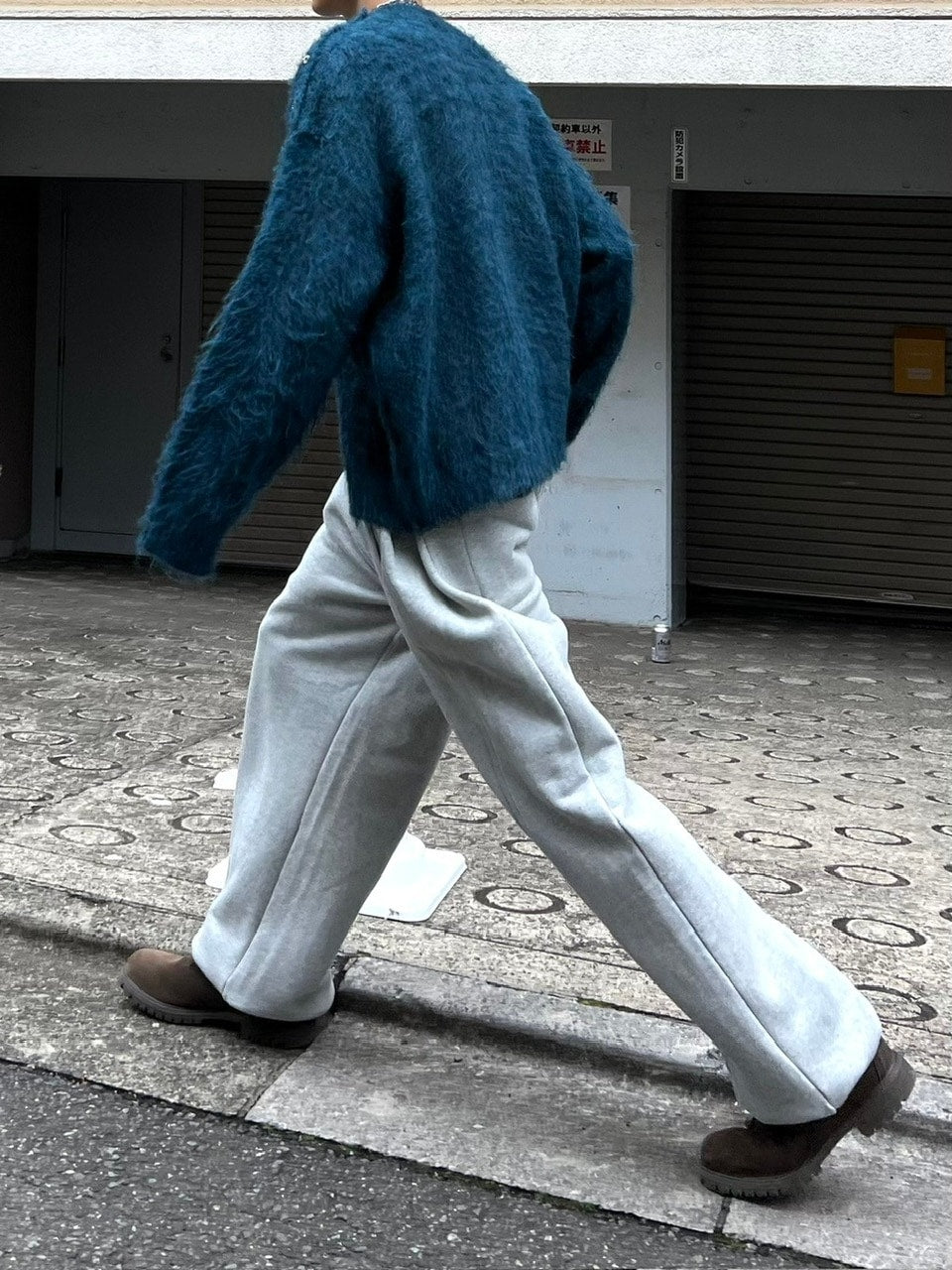 【Chikashitsu +】half off shoulder button knit (3color)