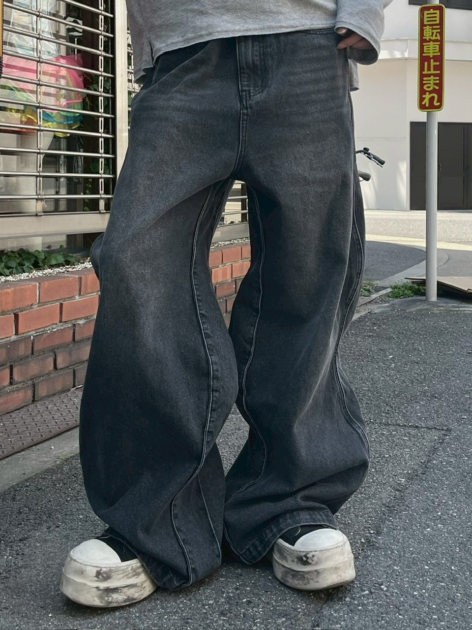 【Chikashitsu +】side wave design denim pants (BLACK)