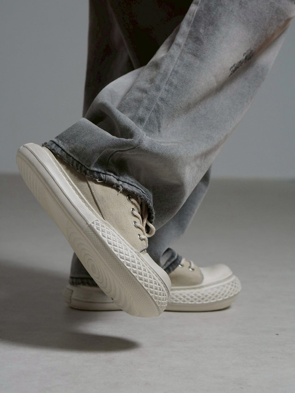 受注制【Chikashitsu +】volume toe canvas sneaker (2color)