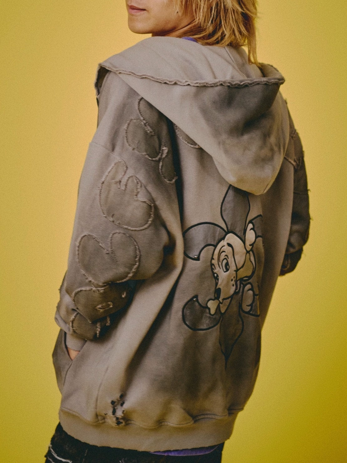 【GALFY】ぼろぼろロゴ百合の紋パーカー