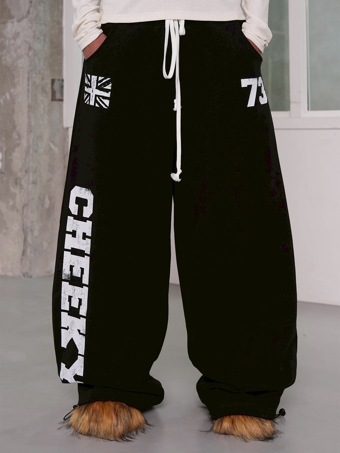 【ESC STUDIO】Lucky Cheeky sweat pants