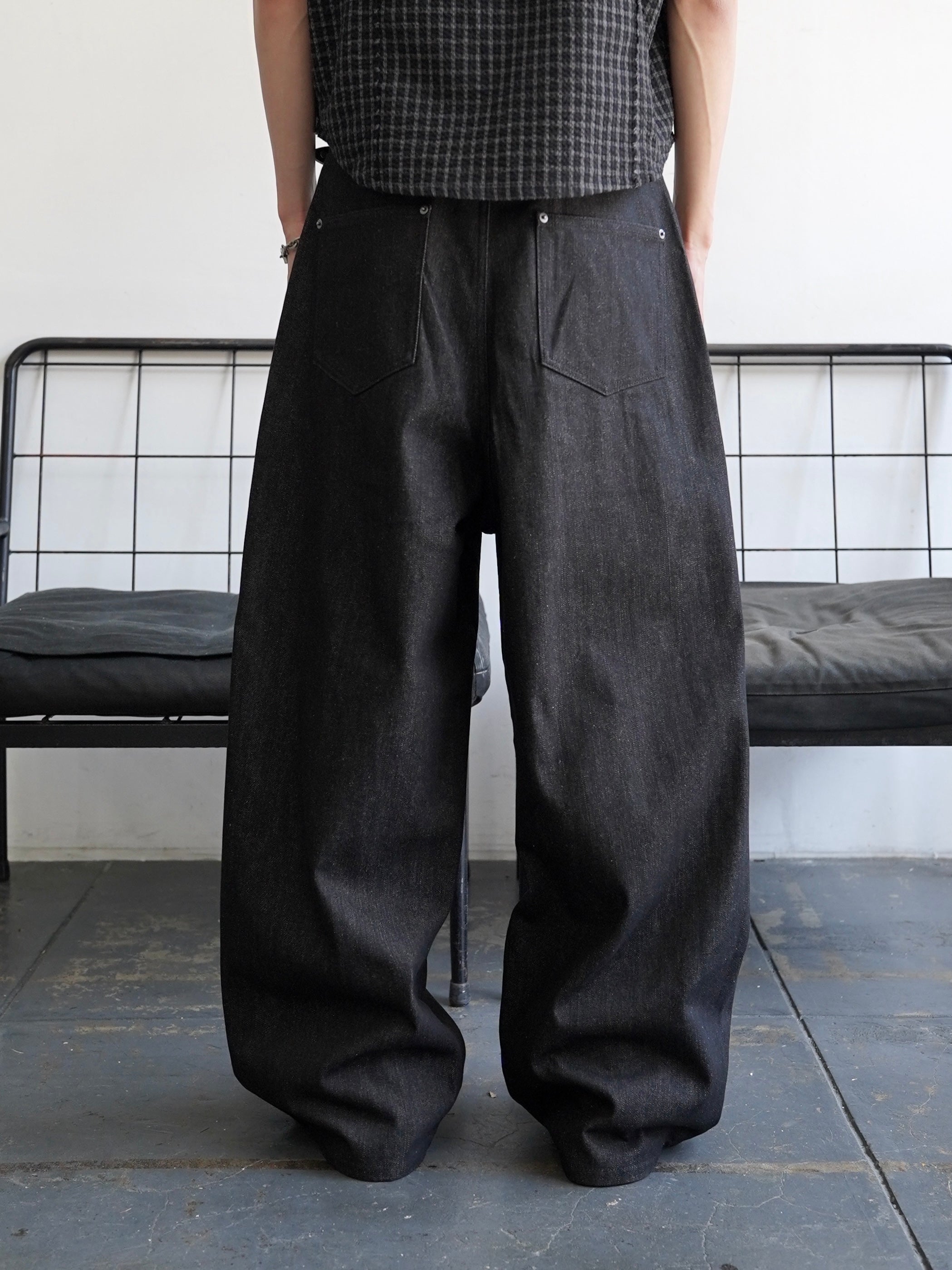 5/23 20:00発売【CHIKASHITSU PLUS HIGH】Deep tuck raw denim pants