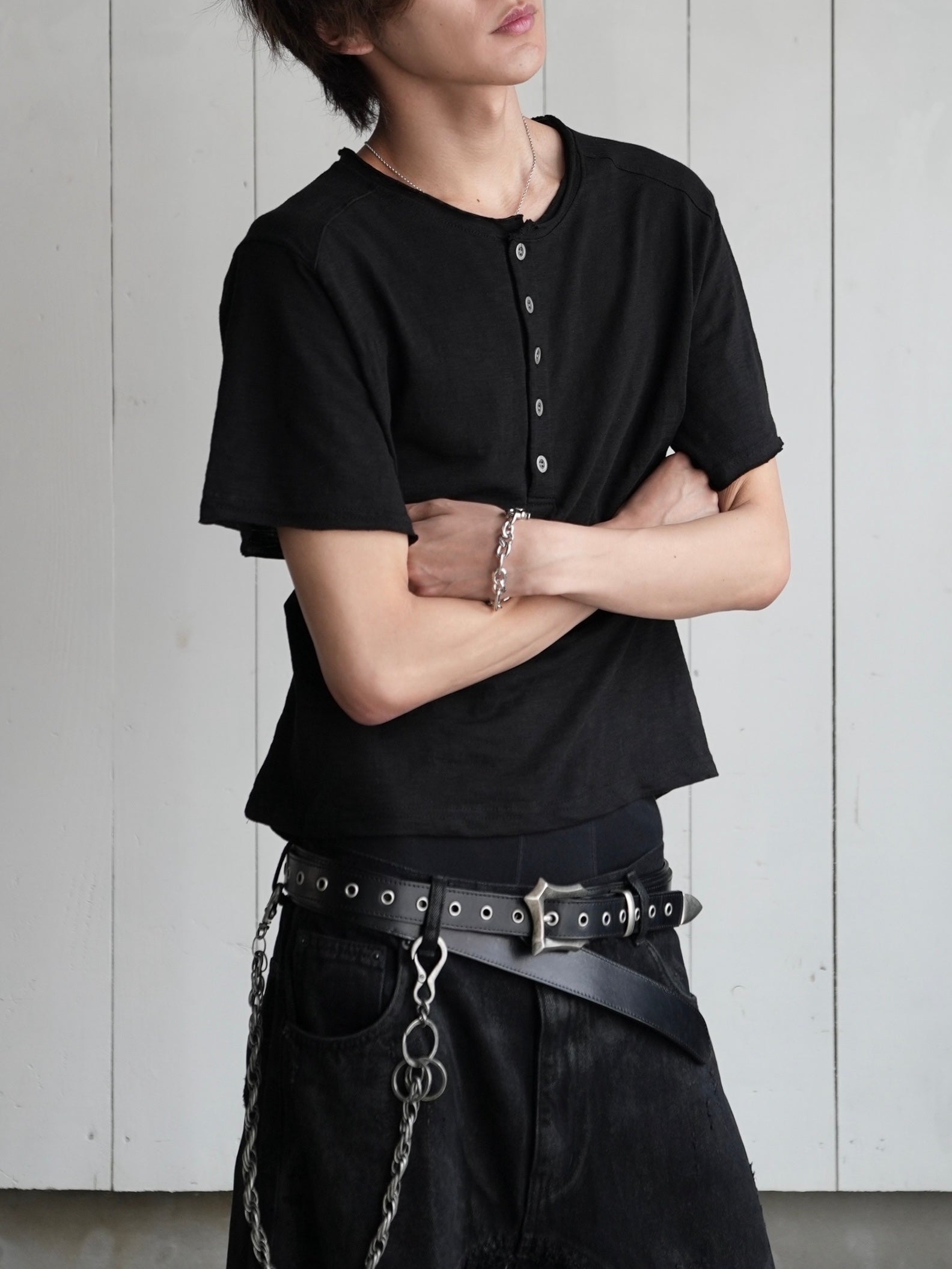 【CHIKASHITSU PLUS HIGH】Steel button short sleeve henley tee (2color)