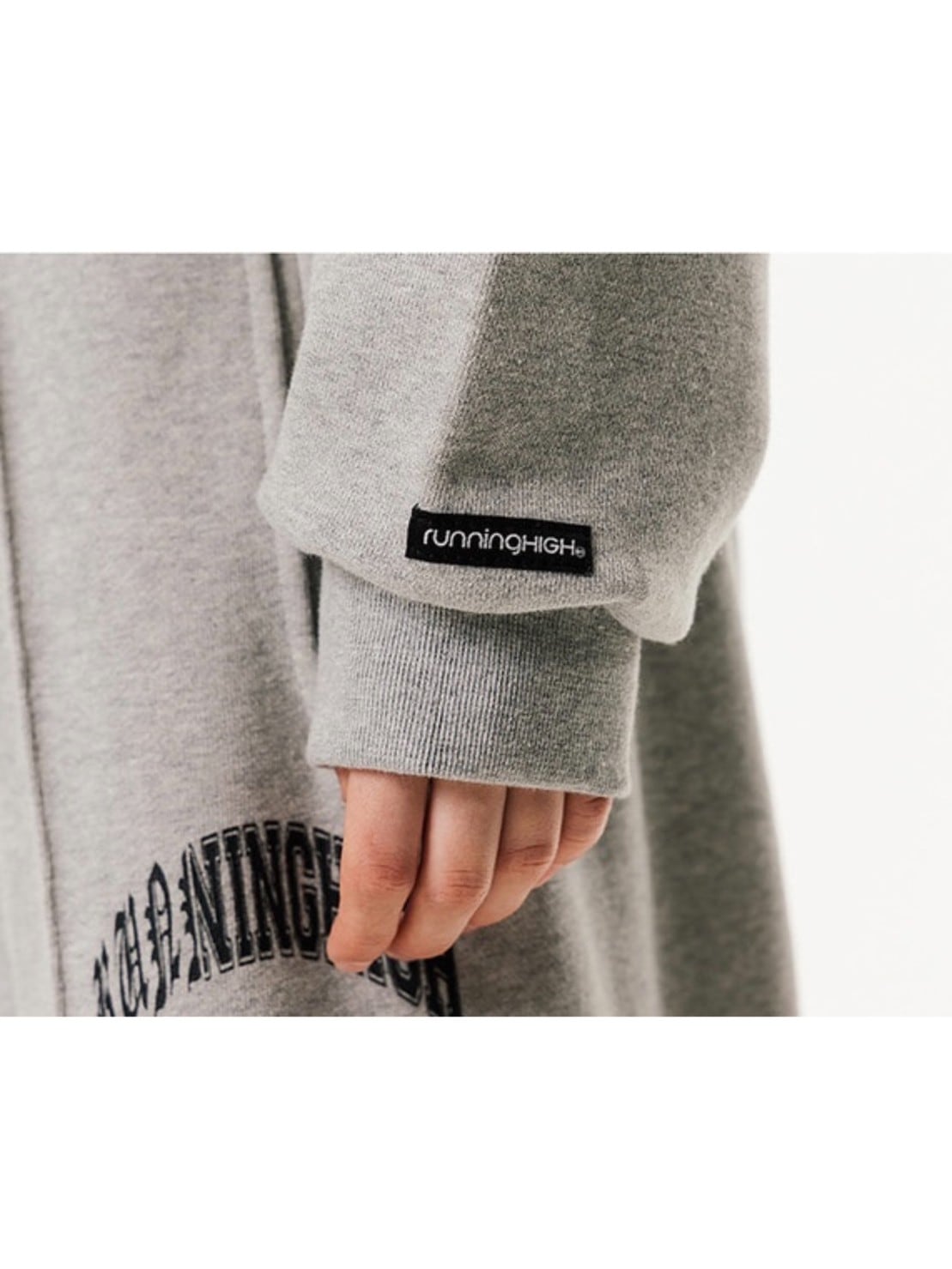 【running high】ARCH LOGO LAYERED CROP HOODIE