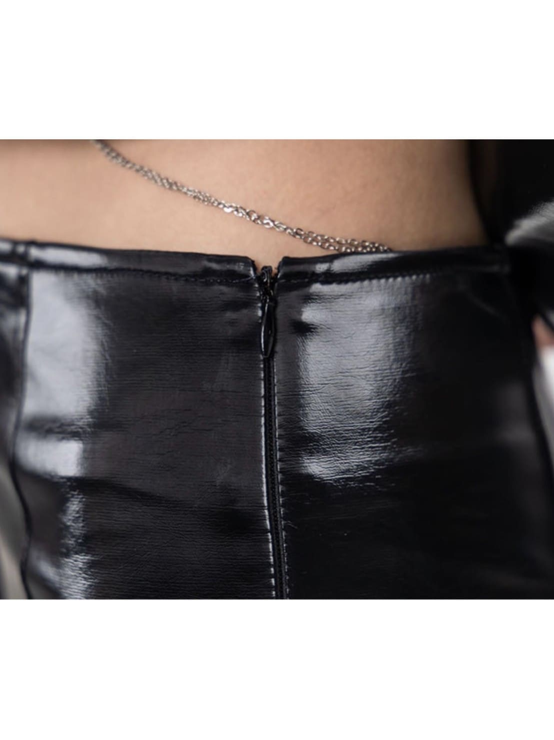 【runningHIGH】ENAMEL LEATHER MINI SKIRT