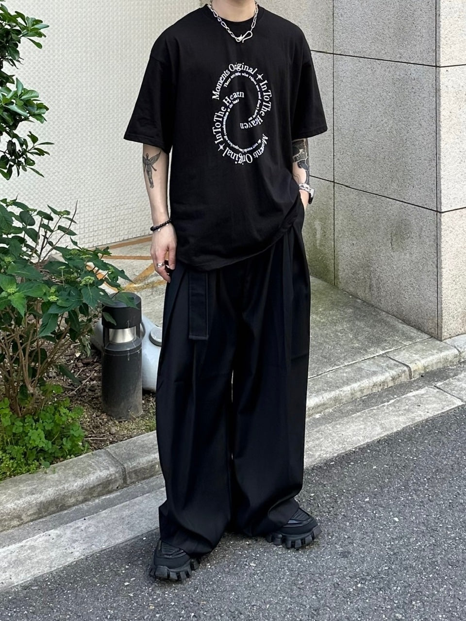 受注制【Chikashitsu +】logo graphic t-shirt 2 (3color) / 【チカシツプラス】グラフィックロゴプリント半袖Tシャツ