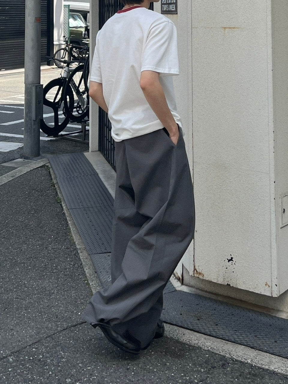 大阪店WEB限定受注制【Chikashitsu +】2tuck wide cotton pants (2color)