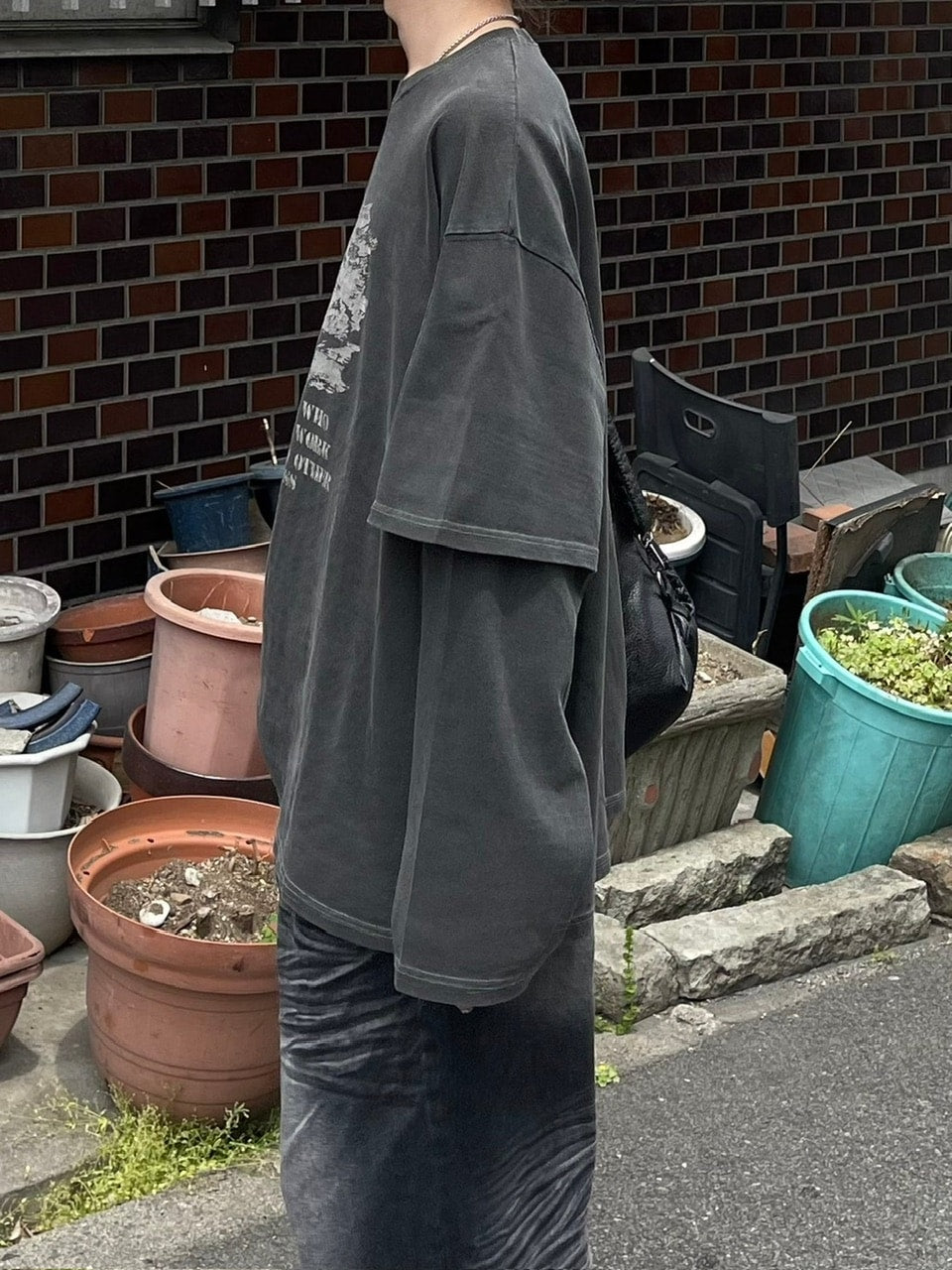 【Chikashitsu +】layered graphic long sleeve (2color) / 【チカシツプラス】レイヤードグラフィックプリント長袖Tシャツ