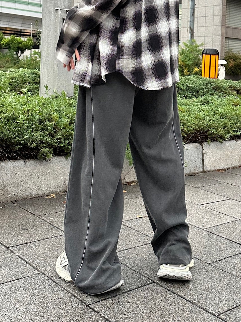 大阪店WEB限定受注制【Chikashitsu +】pigment piping wide sweat pants (2color)
