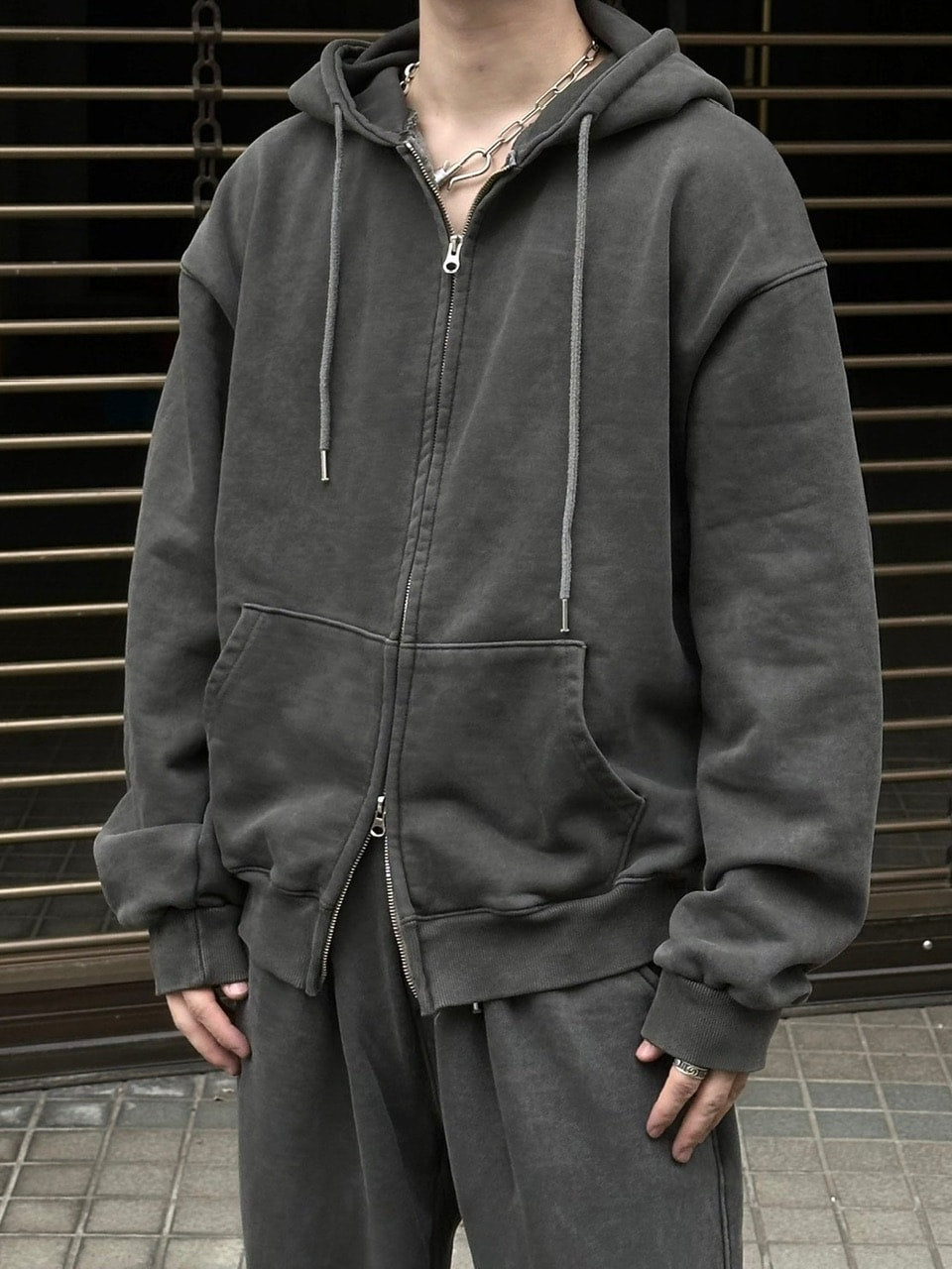 受注制【Chikashitsu +】unisex semi cropped pigment wash hoodie (4color)