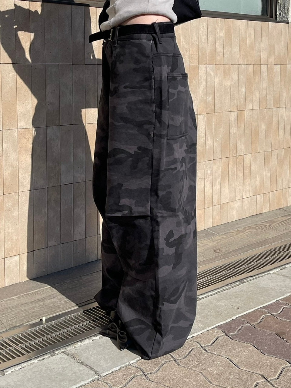 受注制【Chikashitsu +】snap button camouflage pants (2color) / 【チカシツプラス】スナップボタンカモフラージュワイドデニムパンツ